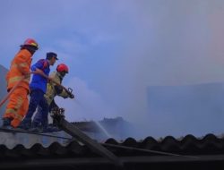 Lilin Hanguskan Rumah Warga Pengasinan Rawalumbu