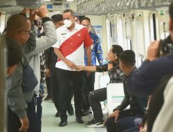 Menuju Era Modernisasi Transportasi, Plt Wali Kota Bekasi Rasakan Sensasi Naik LRT Jabodebek