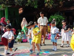 Seragam di Koperasi Sekolah Tak Boleh Dijual Mahal   