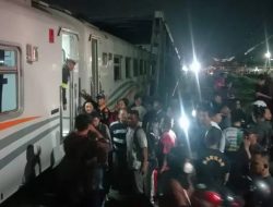 Saksi Mata Ungkap Kronologi Tabrakan Kereta dengan Truk   