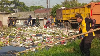 TNI-Polri Bersama Warga Bersihkan Kali Ulu