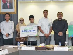 Petugas Haji Meninggal Saat Tugas, Menag Yaqut Serahkan Santunan BPJS Ketenagakerjaan Rp183 Juta