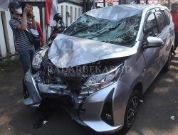 Pemobil Mabuk Tabrak Ayah dan Anak