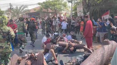 Ribuan Warga Antusias Saksikan Teatrikal Perjuangan KH Noer Ali