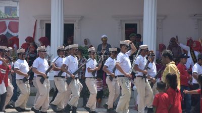 Ribuan Warga Ciantra Meriahkan Karnaval HUT ke-78 RI