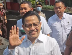 Hadiri Panggilan KPK, Cak Imin Pakai Kemeja Putih