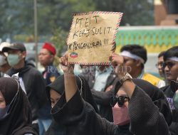 Disnaker dan Pj Bupati Didemo Warga Pengangguran