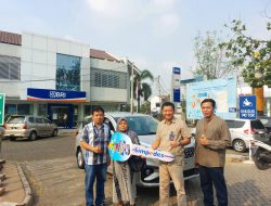 BRI Kanca Pondokgede Serahkan Hadiah Mobil kepada Pemenang Undian Pesta Rakyat Simpedes