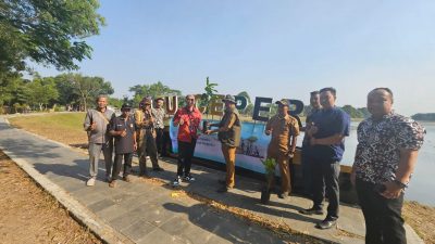 BRI Kanca Cikarang Berikan 660 Bibit Tanaman di Enam Desa   