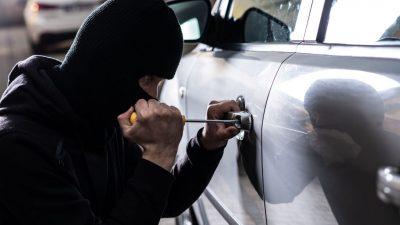Ditinggal 1 Jam, Mobil di Parkiran Mal Dibobol Maling