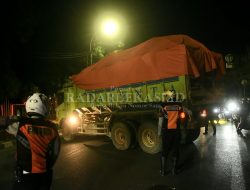 Labrak Aturan, Puluhan Truk Diputar Balik