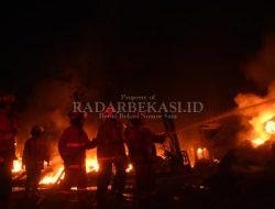 Pabrik Limbah Karet Terbakar