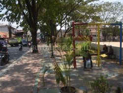 Taman Pinggir Jalan Bikin Waswas