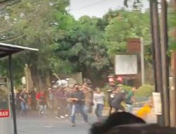 Bentrokan Massa Libatkan Dua Ormas di Setu Bekasi 