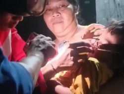 Petugas Damkar Kota Bekasi Selamatkan Batita Rawalumbu Tersedak Tutup Bolpoin di Hidung