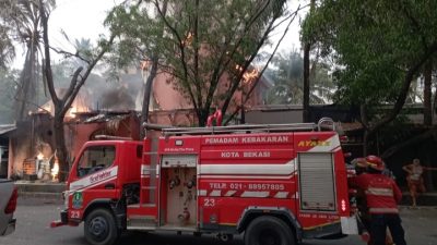 Kafe di Taman Galaxy Bekasi Ini Terbakar, Kerugian Diprediksi Rp 200 Juta