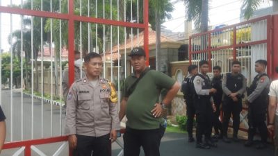 Polisi Geledah Rumah Ketua KPK Firli Bahuri di Villa Galaxy Bekasi Selatan