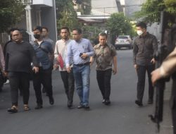 Pengacara Firli Bahuri Ungkap Hal Ganjil Dalam Penggeledahan Rumah Ketua KPK di Villa Galaxy Bekasi
