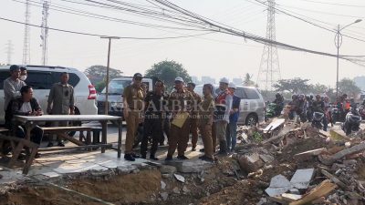 DSDABMBK Kabupaten Bekasi Bangun Jalan Inspeksi Kalimalang Bertahap