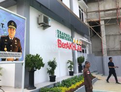 Diduga Terima Gratifikasi Dua Mobil Mewah, SL masih Berkeliaran