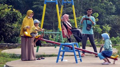 Habiskan Waktu Sore di Alun-Alun Ajarwana Setu Bekasi