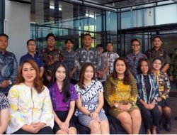 Mengangkat Warisan Budaya Indonesia, Seluruh Staf Harper Cikarang Kenakan Batik