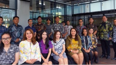 Mengangkat Warisan Budaya Indonesia, Seluruh Staf Harper Cikarang Kenakan Batik