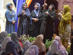 Relawan Emak-emak Sambangi Kediaman Siti Qomariyah