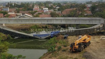 Jembatan Penghubung Kawasan Industri Jababeka Ambruk, Dua Pekerja Luka-luka
