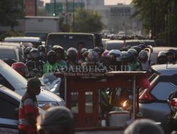 Pria Paruh Baya Meregang Nyawa di Halte Juanda