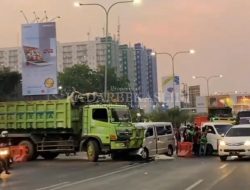 Seruduk Dump Truck, Minibus Ringsek
