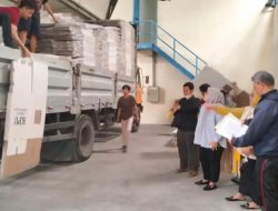 Ribuan Kotak Suara Pemilu 2024 Tiba di Gudang Logistik KPU Kota Bekasi, Lihat Nih Kondisinya Bahan Karton Duplek