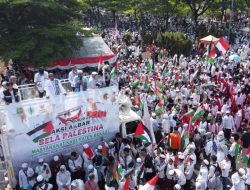 Warga Antusias Ikut Aksi Akbar Bela Palestina di Cikarang