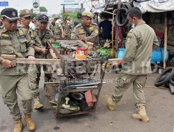 Penertiban Bangli di Jalan Inspeksi Kalimalang Libatkan Petugas Satpol PP Dua Daerah