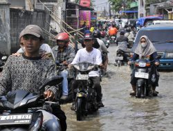 Banjir di Jalan Raya Pisangan Tambun,  Warga: Cepat Surut, jadi Bisa Jualan