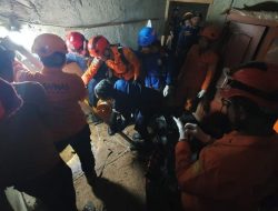Tim SAR Gabungan Evakuasi Warga Lansia Tercebur Sumur di Setu Bekasi   