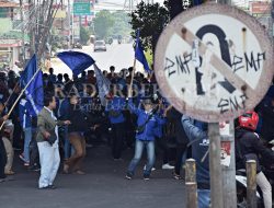 Buruh Bekasi Bakal Terus Demo jika UMK 2024 Naik Sedikit