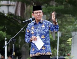 Penjabat Bupati Bekasi Minta Masyarakat Hindari Penertiban APK Sendiri   