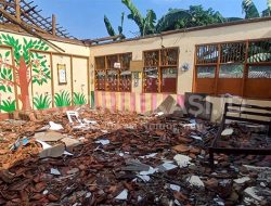 Atap Dua Ruang Kelas SDN Setiamekar 03 Tambun Bekasi Ambruk