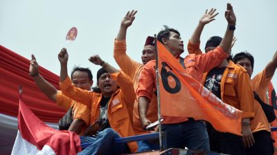 Distribusi Alat Peraga Mandek di Bekasi