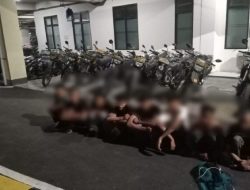 Polisi Amankan Delapan Remaja Bawa Senjata Tajam Hendak Tawuran di Teluk Pucung Bekasi   