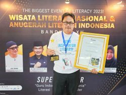 Harumkan Kota Bekasi, Arief Purnama Raih Penghargaan Guru Inspirator Literasi