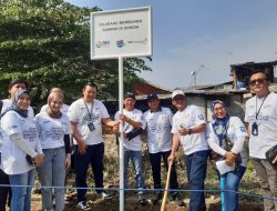 BRI Bekasi Harapan Indah Tanam Pohon dan Bersihkan Kali Blancong