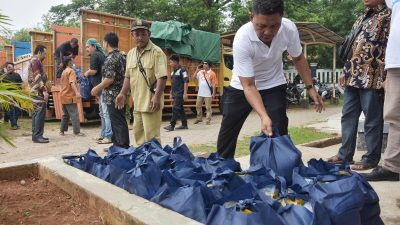 Paket Sembako Rusak Bisa Ditukar