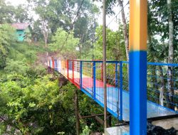 Perluas Akses Kehidupan Desa, Telkom Rekonstruksi Jembatan Gantung di Desa Cimahpar Kabupaten Sukabumi