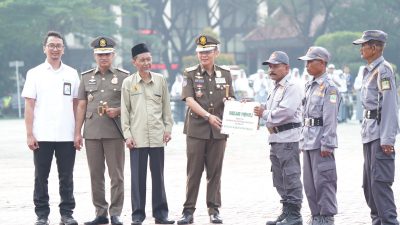 1.870 Anggota Satlinmas Kabupaten Bekasi secara Bertahap Terlindungi Program BPJAMSOSTEK   