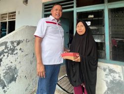 Bagikan Daging Matang, Tri Adhianto Pelopori Tradisi Baru Berkurban