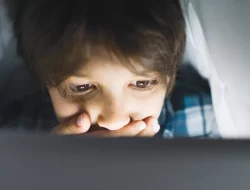 Konten Dewasa Diizinkan Beredar Bebas di X, Berikut Tanda Anak Sudah Kecanduan Pornografi