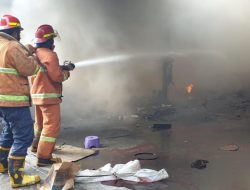 Toko Meubel-Bengkel Terbakar Habis di Pondokgede