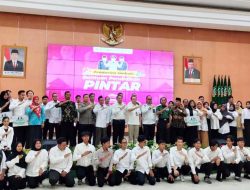 100 Pemuda Berprestasi Terima Bantuan Kuliah Pemkab Bekasi